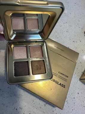 Hourglass Curator Eyeshadow: Modernist and Expressionist